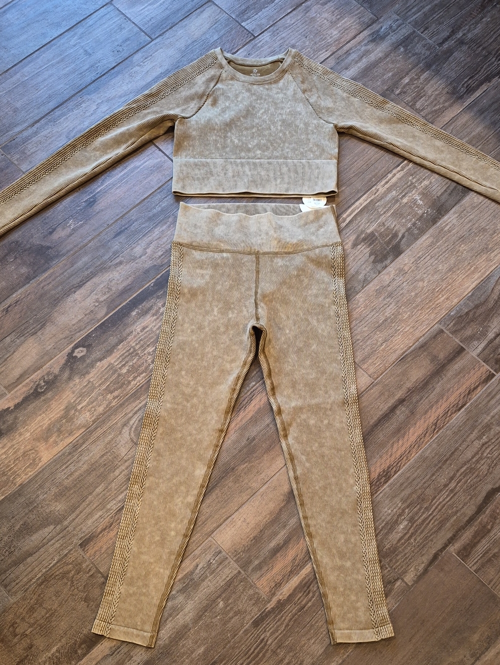 XS/S Offline Aerie Mustard Tan Ribbed Braided Detail Long Sleeve Top & Leggings - Picture 3 of 16